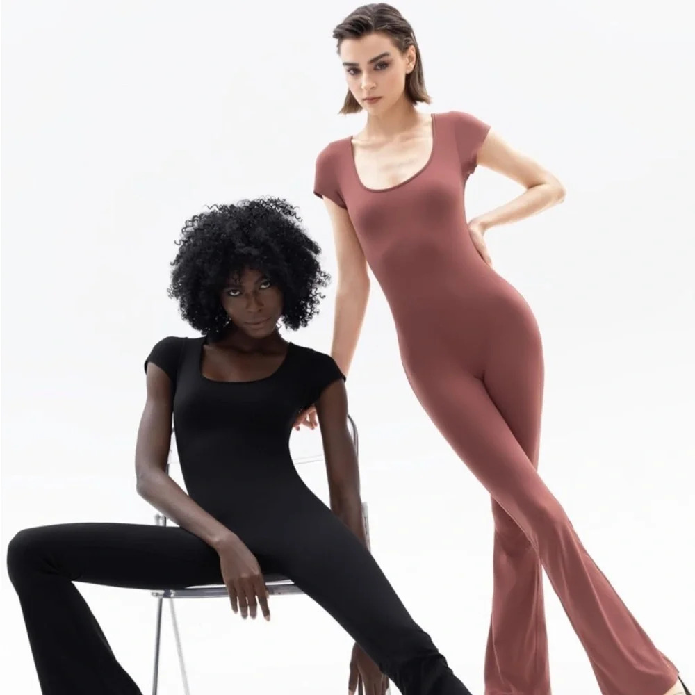 PUMIEY Women Flared Jumpsuits Round  Neck Short Sleeve Bodycon Casual size small